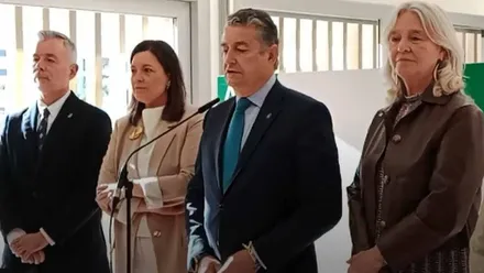 Antonio Sanz junto a la alcaldesa de San Fernando, Patricia Cavada.