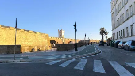 Sol, Levante y subida de temperaturas en Cádiz antes de las primeras procesiones de Semana Santa