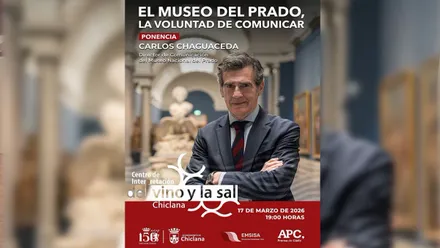 Cartel de la conferencia en Chiclana de Carlos Chaguaceda, cruzado de brazos en una sala del Museo del Prado.