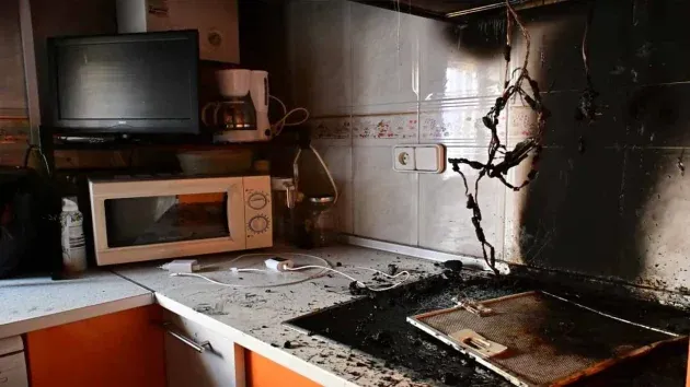 Cocina con la campana quemada.