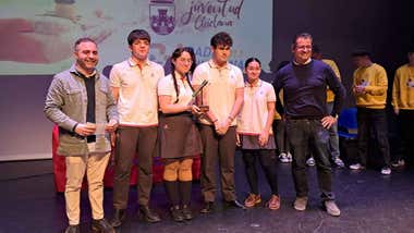Fede Díaz con los alumnos del Colegio San Juan Bosco.