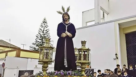 Imagen en la calle del Santísimo Cristo del Amor y Humildad ante Caifás al Colegio Huerta Grande.