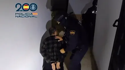 Uno de los detenidos en la operación policial de este lunes 16 de marzo. Foto: CNP.