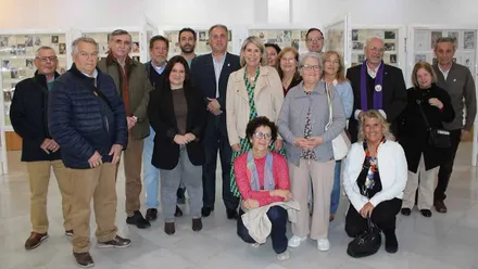 La teniente de alcalde y delegada de Mujer, Mari Ángeles Martínez Rico, ha inaugurado la exposición de Filatelia ‘Mujer tuvo que ser’.