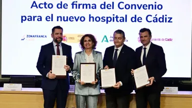 Fran González, María Jesús Montero, Antonio Sanz y Bruno García tras la firma del convenio a la que no ha asistido el presidente de la Junta, Juanma Moreno Bonilla. Foto: Eulogio García.
