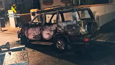 Vehículo 4x4 calcinado.