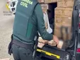 Dos detenidos tras hallar la Guardia Civil 150.000 euros escondidos en bolsas dentro de un vehículo
