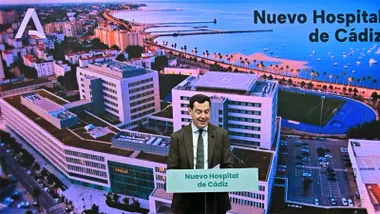 El presidente de la Junta de Andalucía, Juanma Moreno Bonilla presentando el hospital de Cádiz. Foto: Eulogio García.
