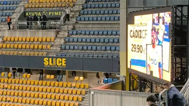 Imagen del videomarcador con el mensaje 'Liquidación' junto a Cádiz CF minutos después de acabar el choque con el Málaga CF.