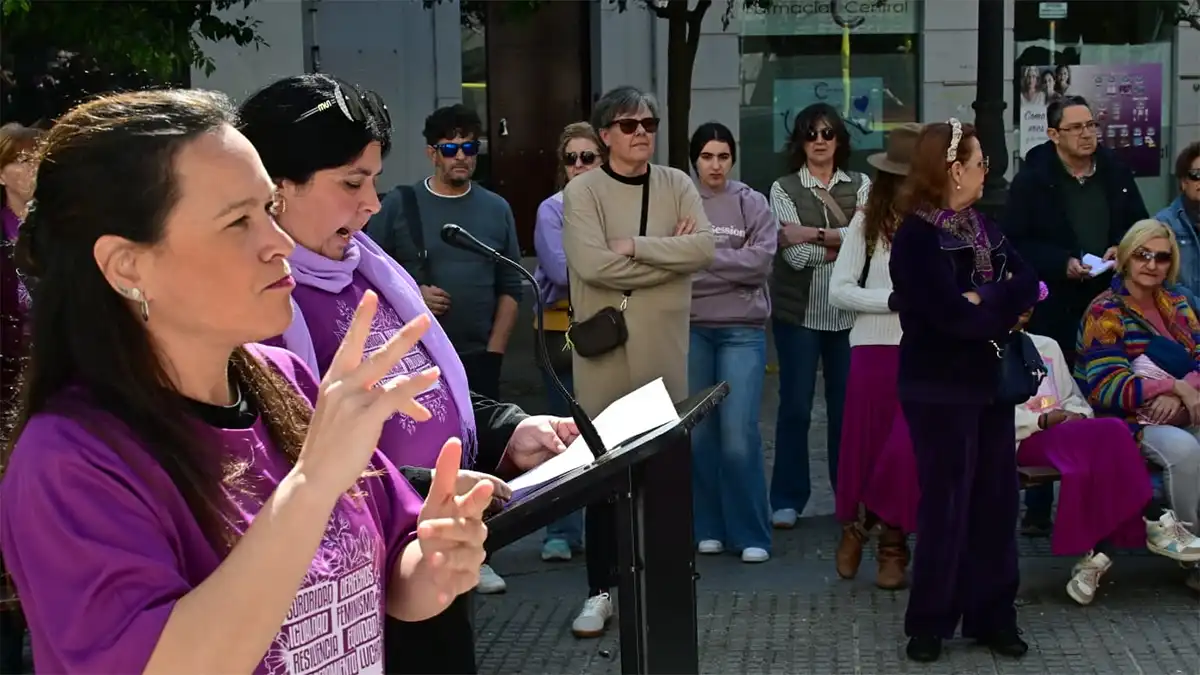 8M en Cádiz: de la discreta presencia en el acto institucional al gran seguimiento de la manifestación de los colectivos