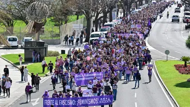8M en Cádiz: de la discreta presencia en el acto institucional al gran seguimiento de la manifestación de los colectivos