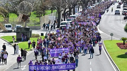 8M en Cádiz: de la discreta presencia en el acto institucional al gran seguimiento de la manifestación de los colectivos