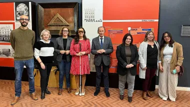 Visita del Alcalde de Chiclana al Museo para la exposición, posado de los implicados.