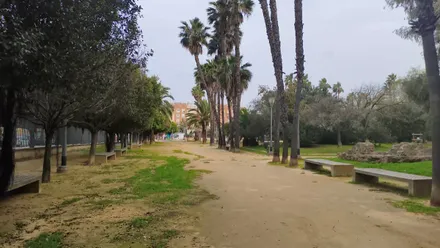 Parque Cádiz con ambiente blanquecino por la calima