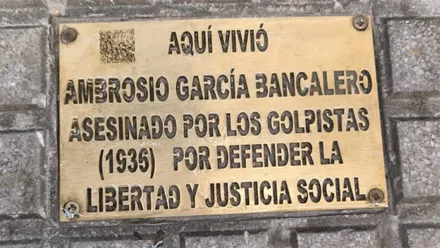 Placa en recuerdo de Ambrosio García Bancalero, victima depuración franquista. Foto: Redes sociales