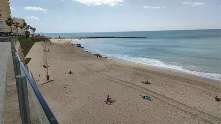 Playa de Santa María del Mar de Cádiz este 27 de marzo. Foto: José Luis Porquicho Prada.