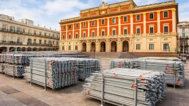 Andamiaje de la Carrera Oficial de la Semana Santa en San Fernando, Plaza del Rey,
