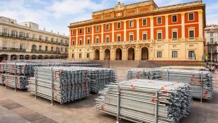 Andamiaje de la Carrera Oficial de la Semana Santa en San Fernando, Plaza del Rey,