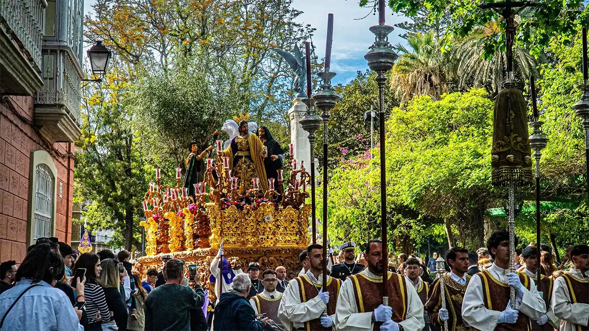 Lunes Santo en la Semana Santa de Cádiz 2026: horarios, recorridos y predicción meteorológica
