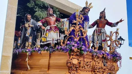 El Prendimiento saliendo en procesión por Sanlúcar.