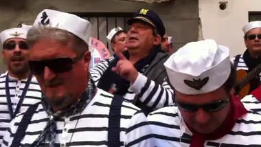Quico Zamora en una de sus últimas apatriciones en Carnaval, con el coro 'Seguimos navegando'. Foto: YouTube.