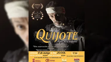 Cartel de "El Quijote" en Chiclana en tonos oscuros y letras anaranjadas.
