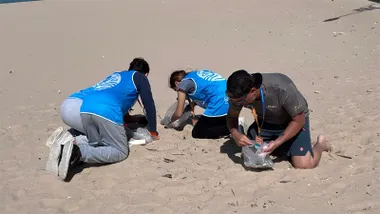 Quique Bolsitas y alumnado del IES Rafael Alberti durante la intervención.