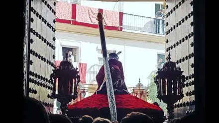 Imagen del Cristo del Cáido saliendo de la Iglesia de San Francisco que hoy se verá por última vez. Foto: Hermandad del Caido.