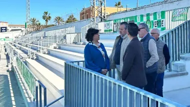 Grada del estadio con la victoria institucional de la alcaldesa.