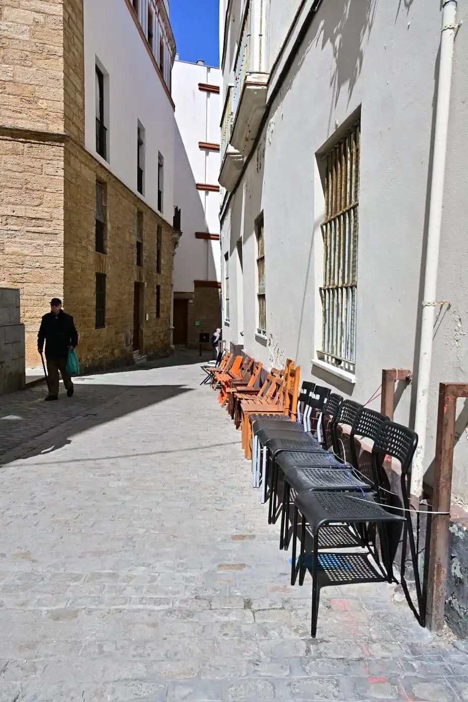 ¿Del fervor a la picaresca? La guerra de las sillas en Cádiz para ver al Nazareno se adelanta