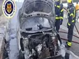 Impactante incendio en la autovía Cádiz-San Fernando: un coche arde por completo y el humo se ve en toda la Bahía