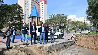 El alcalde, Bruno García, junto a los ediles Carlos Lucero, José Manuel Cossi y Pablo Otero, en la visita a las obras en Telegrafía sin Hilos. Foto: Eulogio García.