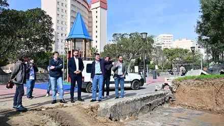 El alcalde, Bruno García, junto a los ediles Carlos Lucero, José Manuel Cossi y Pablo Otero, en la visita a las obras en Telegrafía sin Hilos. Foto: Eulogio García.