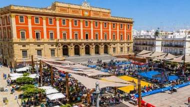 Pistas de baloncesto en la Plaza del Rey de San Fernando.