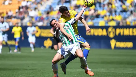 El Cádiz CF acumuló ante el Córdoba CF otra derrota que deja el casillero amarillo con 4 de los últimos 39 puntos disputados. Foto: Cádiz CF