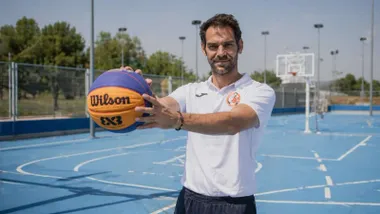 Nomadar recurre a un fichaje mediático en plena crisis deportiva y social del Cádiz CF