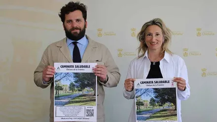 El delegado municipal de Salud, Guillermo Sierra, quien ha comparecido en rueda de prensa junto a la enfermera de Familia y Comunitaria, Elena Machuca.