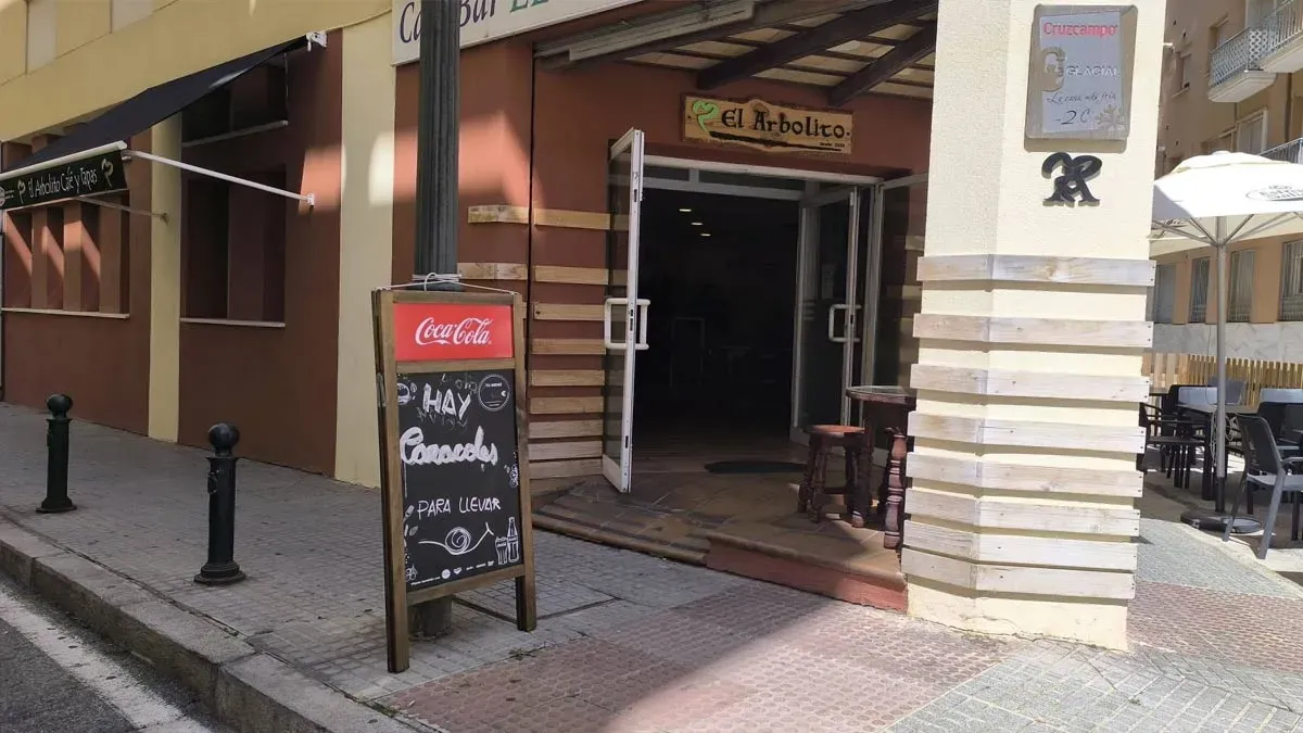 Uno de los anuncios de que ya hay caracoles en Cádiz. Foto: José Luis Porquicho Prada.