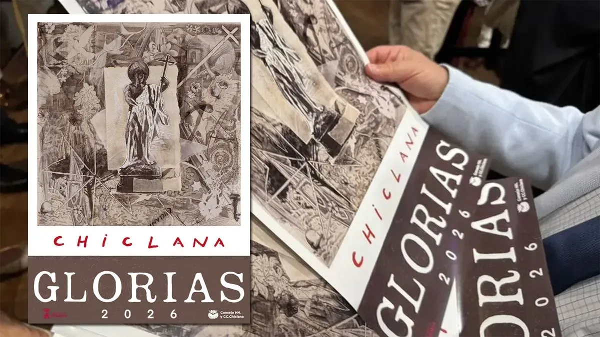 Persona sostiene en sus manos el cartel de Glorias de San Fernando.