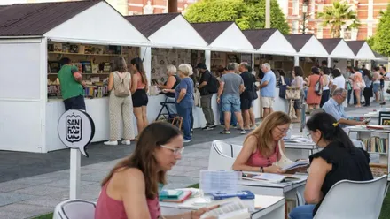 Casetas de la Feria del Libro en San Fernando.