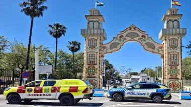 Montaje de la Portada de la Feria de Chipiona.