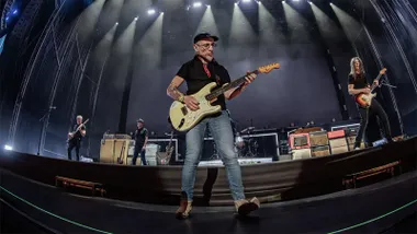 Fito Cabrales estrena la temporada de conciertos de verano en Cádiz aunque sea un 1 de mayo. Foto: Faceboo Fito & Fitipaldis﻿.