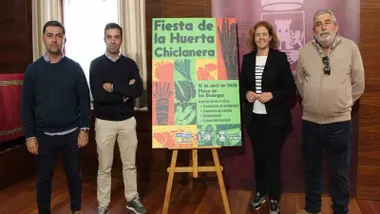 La delegada municipal de Fomento Económico, Manuela Pérez, quien ha comparecido en rueda de prensa junto al presidente de la Sociedad Cooperativa Nuestra Señora de las Virtudes, Bartolomé Ramírez.