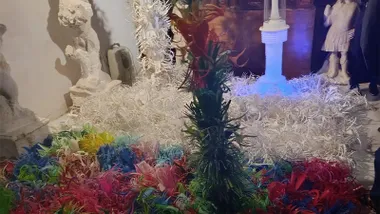 Instalación en la capilla del Castillo de Santa Catalina que denuncia Ahora Cádiz.