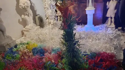 Instalación en la capilla del Castillo de Santa Catalina que denuncia Ahora Cádiz.