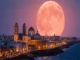 La Luna Rosa iluminará Cádiz en Jueves Santo: a qué hora verla y por qué es especial este año