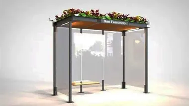 Estructura de una marquesina de San Fernando, destacan las plantas y flores sobre la misma.