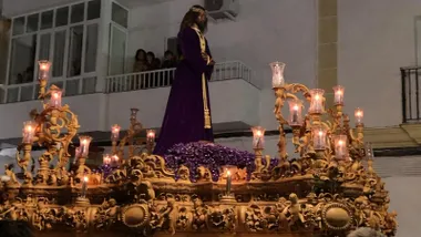 Cristo de Medinaceli en su paso por las calles de Chiclana.