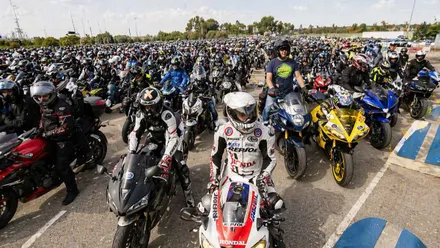 Gran concentración de moteros cerca del circuito de Jerez.