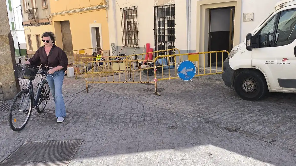 Obra en la calle Sagasta que cortaba su acceso desde el Campo del Sur la semana pasada. Foto: José Luis Porquicho Prrada.